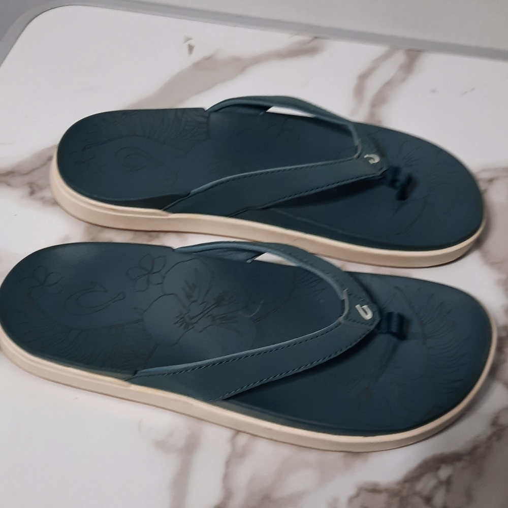 OluKai Nu'a Pi'o Womens Sz 8 Green/White Beach Sandals Flip Flops Casual Shoes